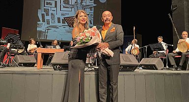 Sanat Güneşi, şarkılarıyla anıldı