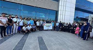 Şanlıurfa'da 48 öğrenci dualarla umreye uğurlandı