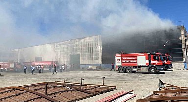 Şanlıurfa'da geri dönüşüm fabrikasında korkutan yangın