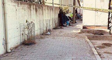 Şantiye duvarına çarpan motosiklet sürücüsü hayatını kaybetti