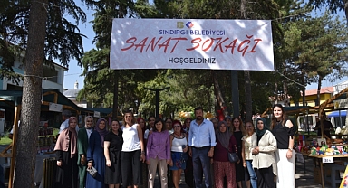 Sındırgılı Kadınlar Sanat Sokağı İle Geleneği Devam Ettirdi