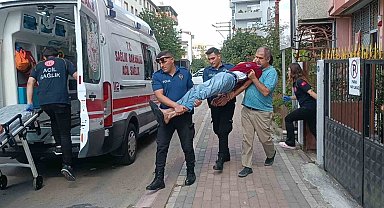 Sinir krizi geçirdi, kelepçelenerek ambulansa taşındı