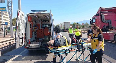 Sürücü fenalaştı, kontrolden çıkan tır otomobile ve kamyonete çarptı