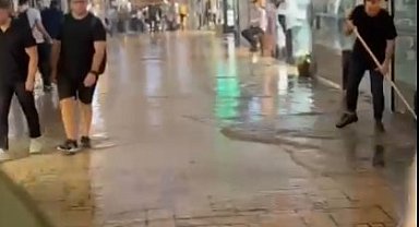 Tarihi Kapalıçarşı'yı su bastı, esnaf zor anlar yaşadı