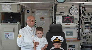 TCG Burgazada ve TCG Osmangazi gemileri İzmir'de ziyarete açıldı