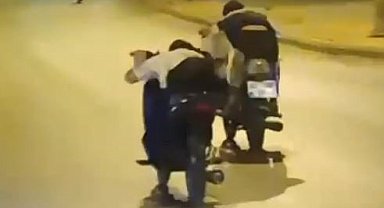 Trafik magandalarının tehlikeli motosiklet yolcuğu kamerada