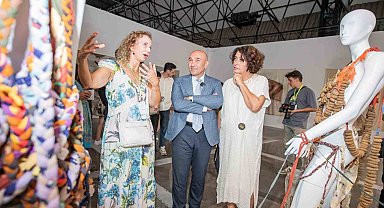 Türkiye'nin ilk Tekstil Bienali İzmir'de açıldı