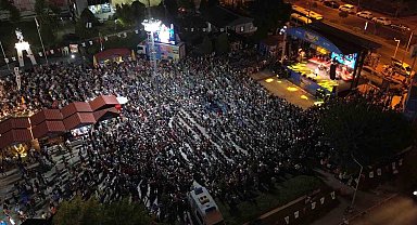 Türküler, 'Neşet Ertaş' için söylendi