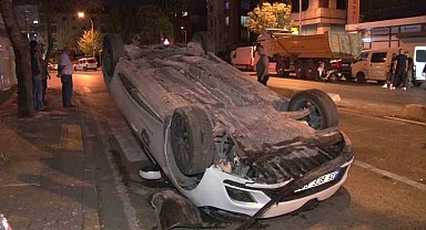 Ümraniye'de otomobil takla attı, sürücü olay yerinden kaçtı