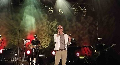 Üsküdar'da kültür sanat sezonu Mazhar Alanson konseriyle başladı