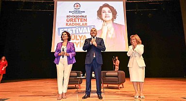 Usta oyuncu Hülya Koçyiğit, Denizlili kadınlarla buluştu