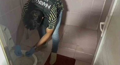 Uyuşturucuları klozete atıp saklamaya çalıştılar