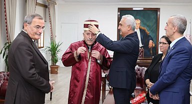 Vali Çakır, yılın ahisine kaftan giydirdi