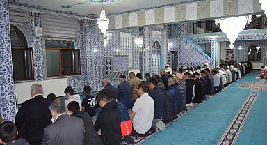 Varto 'da camiler mevlid kandili için doldu taştı