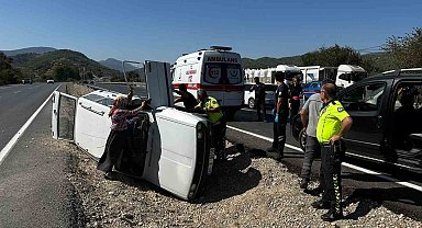 Yan yatan otomobilden yara almadan kurtuldular