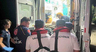 Yelkenli teknede rahatsızlanan vatandaşa tıbbi tahliye