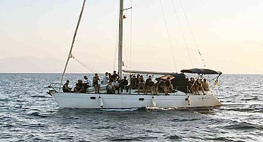 Yelkenli teknede yakalandılar