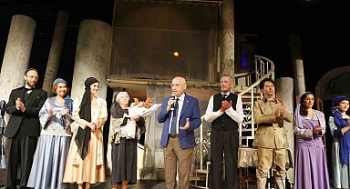 Yenimahalle'de tiyatro gecesi
