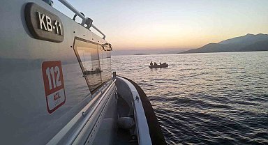 Yunanistan'ın geri ittiği 6 göçmen kurtarıldı