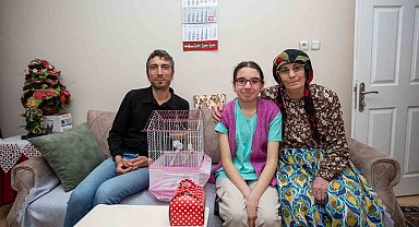 15 yaşındaki bedensel engelli Melike'nin yüzünü güldüren hediye