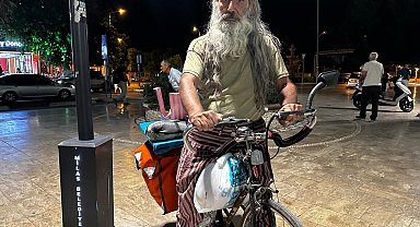 60 yıllık bisikletle bin 200 kilo metre yol geldi