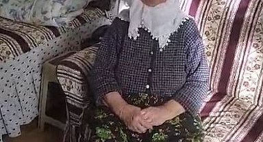 85 yaşındaki Nazmiye nine yazdığı şiirle Cumhuriyet'in 100. yılını kutladı