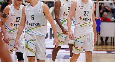 Aliağa Petkimspor, zirveye oynuyor
