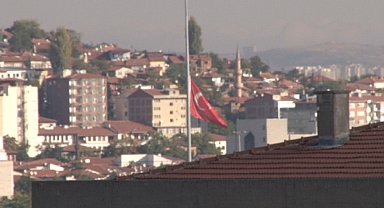 Ankara'da bayraklar yarıya indi