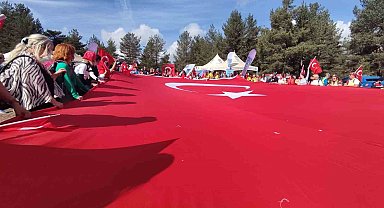 Ankaralı dağcılar Cumhuriyet'i Işık Dağı'nda kutladı