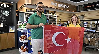 Antalya'da esnafa 15 bin ay yıldızlı bayrak