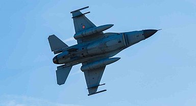 Antalya'da F-16'lar Cumhuriyet'in 100'üncü yılı için semadaydı