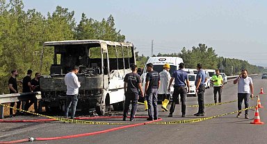 Antalya'da karavana çevrilen midibüste feci ölüm