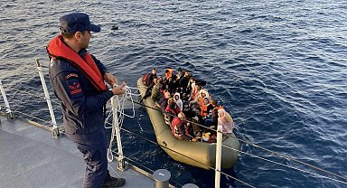 Ayvacık açıklarında Yunan unsurlarınca ölüme terk edilen 44 kaçak göçmen kurtarıldı