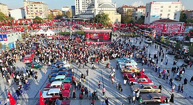 Bağcılar'da klasik otomobillerden "Cumhuriyet Konvoyu"