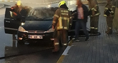 Bandırma’da Seyir Halindeki Otomobil Alev Aldı