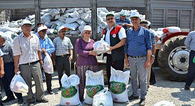 Başarılı kekik üreticilerine belge ve organik gübreleri dağıtıldı
