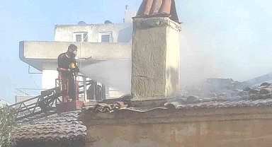 Bayramiç'te tek katlı boş ev yanarak kullanılamaz hale geldi