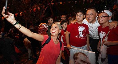 Beylikdüzülü vatandaşlar 100. yıl için yürüdü