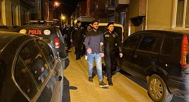 Bursa'da bir adrese yapılan operasyonda 37 kaçak göçmen yakalandı
