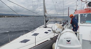 Çanakkale Boğazı'nda sürüklenen tekne kurtarıldı
