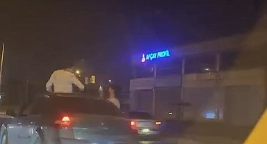 Canlı yayın yaparken kazaya şahit oldular: Kontrolden çıkan araç böyle savruldu