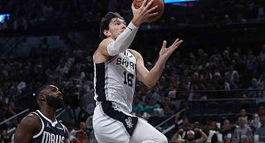 Cedi Osman'lı San Antonio, Clippers'a mağlup oldu