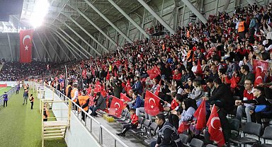 Çorum'da Kadın Milli Takımları seyirci rekoru kırıldı
