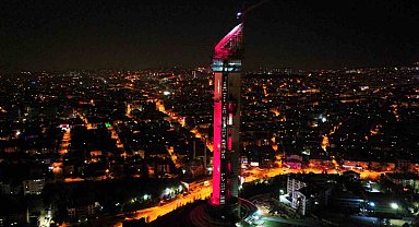 Cumhuriyet Kulesi 100. yıla özel ışıklandırıldı