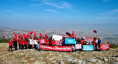 Denizli'de 100 ortaokul öğrencisi 100.yıl için 1000 metre rakıma tırmandı