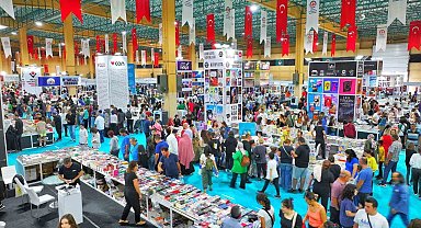 Denizli'de Kitap Fuarı'nda yazar yağmuru sürüyor