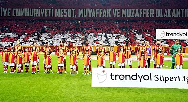 Derbide Filistin için saygı duruşunda bulunuldu