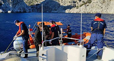 Düzensiz göçmenler koyda mahsur kaldı