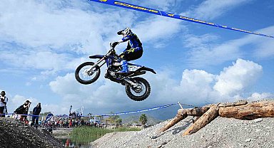 Endurocular Kemer sahilinde hünerlerini sergiledi