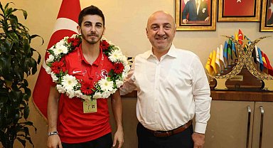 Eray Şamdan'dan 100. yılda anlamlı madalya